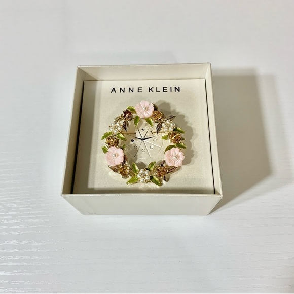 NWT gold toned Chrystal and imitation pearl wreath pin - Picture 6 of 12